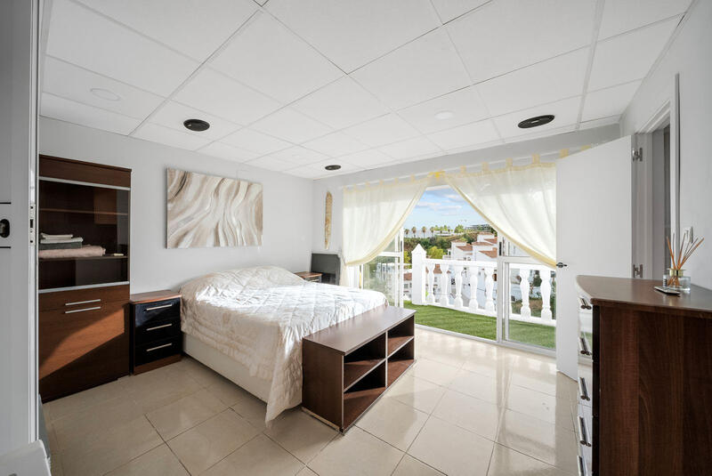 4 bedroom Townhouse for sale