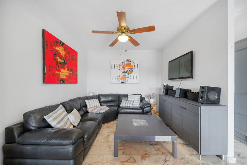 4 bedroom Townhouse for sale