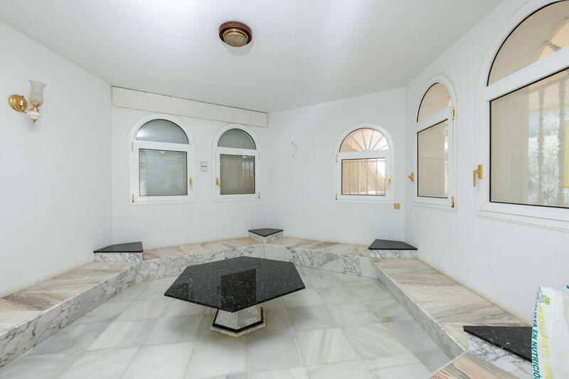 9 bedroom Villa for sale