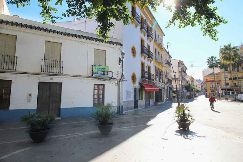 4 Cuarto Local Comercial en venta