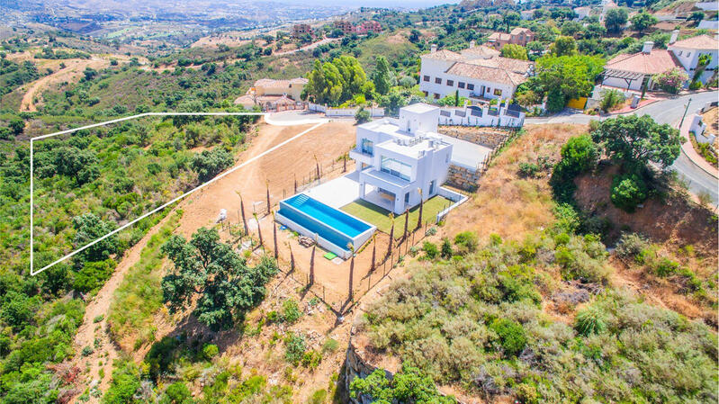 Land for sale in Elviria, Málaga