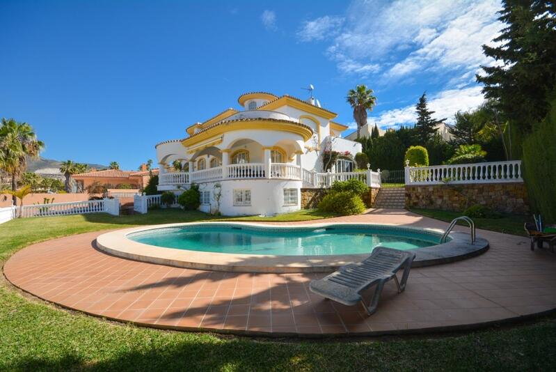 Villa til salgs i Benalmadena, Málaga