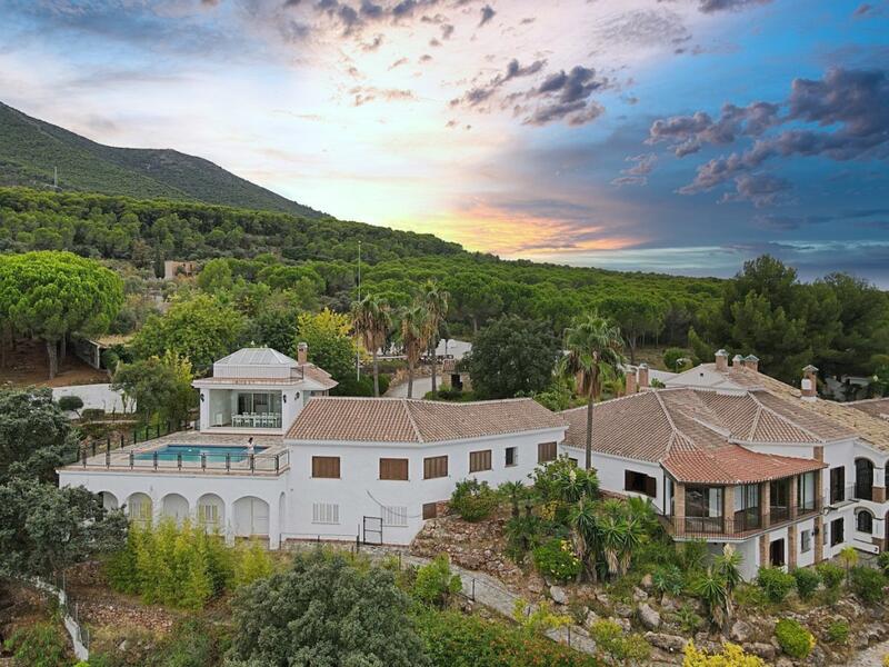 Villa til salg i Alhaurin el Grande, Málaga