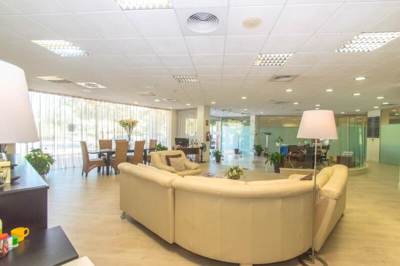 Commercial Property for sale in Estepona, Málaga