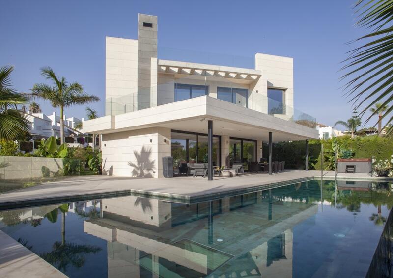 Villa for sale in Nueva Andalucia, Málaga