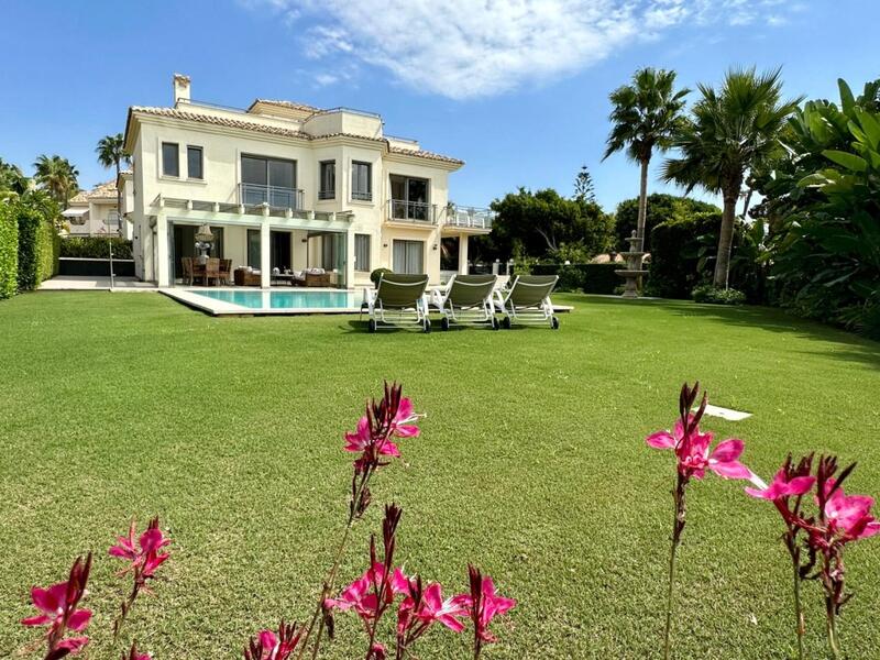 Villa til salgs i Marbella, Málaga