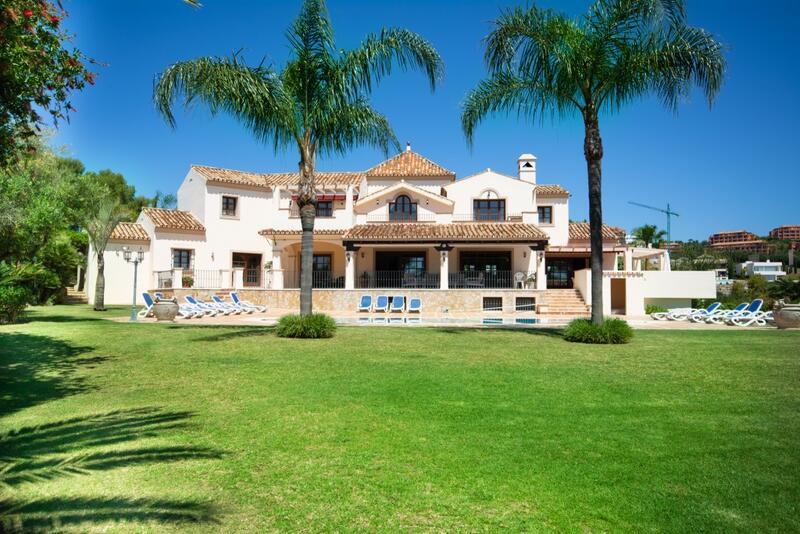 Villa for sale in Estepona, Málaga