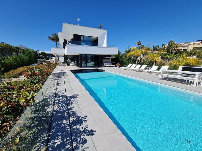 Villa for sale in Estepona, Málaga