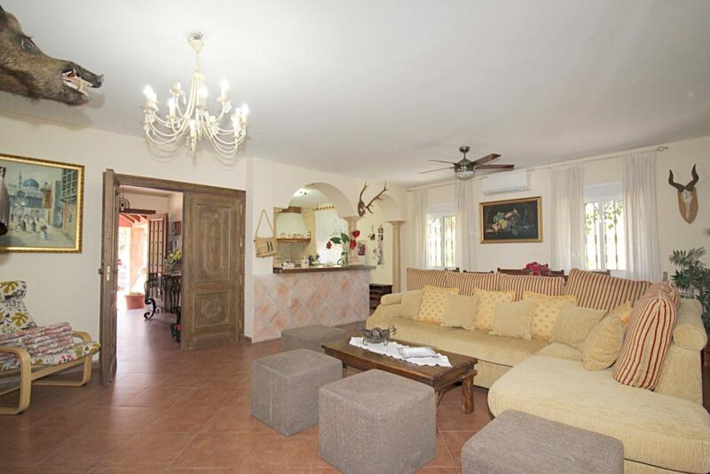 6 bedroom Country House for sale