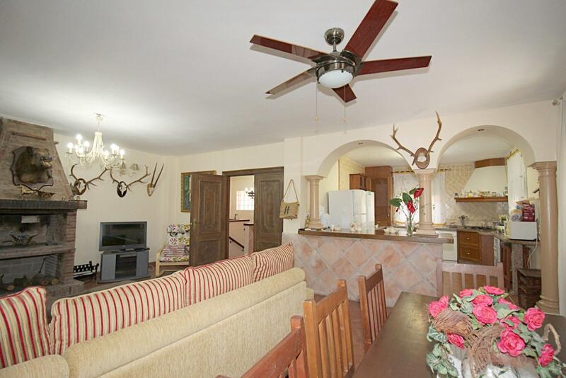 6 bedroom Country House for sale