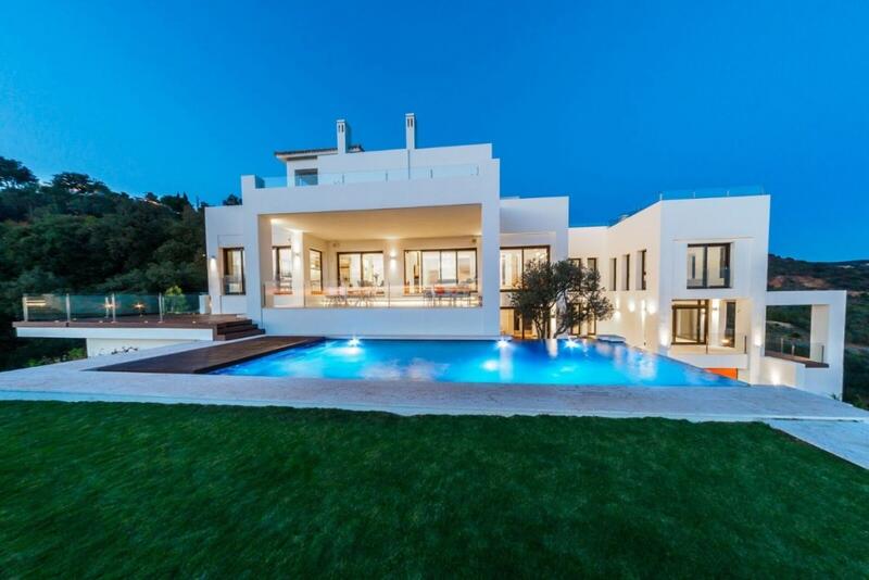 Villa for sale in Los Monteros, Málaga
