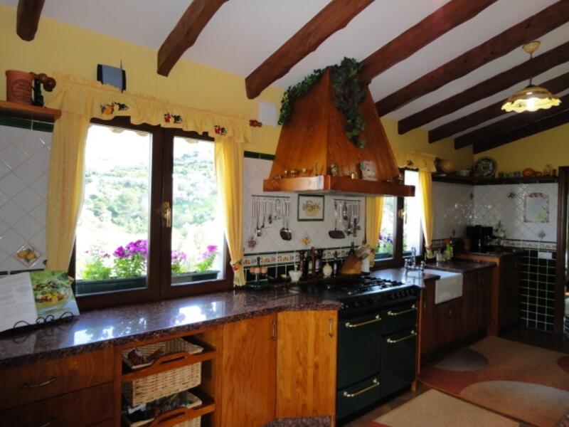6 bedroom Country House for sale