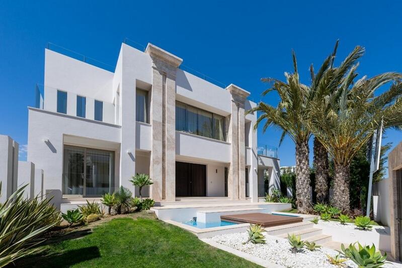 Villa til salgs i Marbella, Málaga