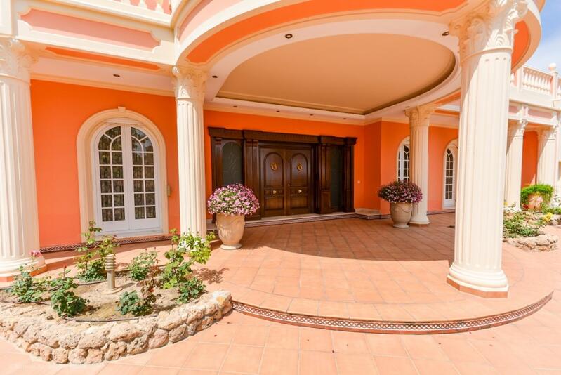 7 bedroom Villa for sale