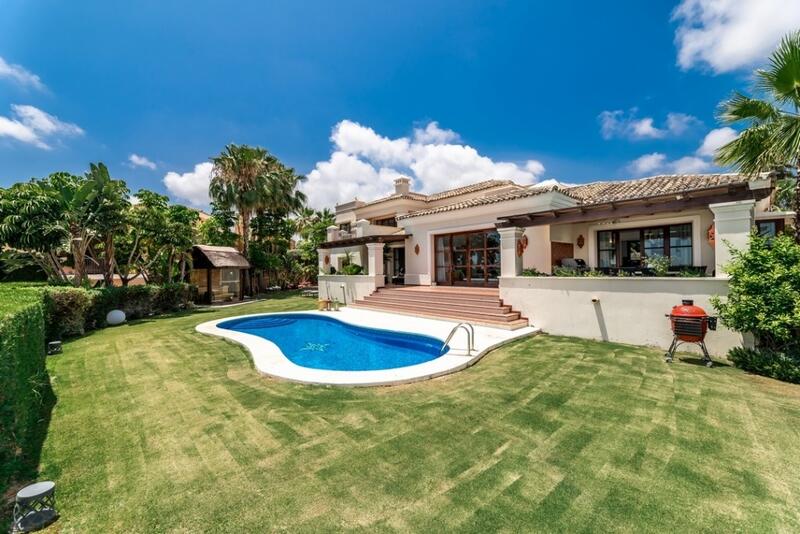 Villa for sale in Nueva Andalucia, Málaga