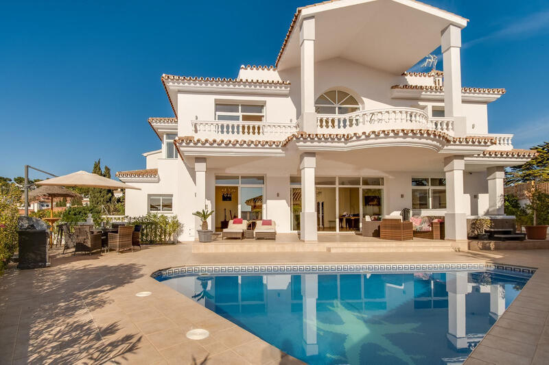 Villa til salgs i Miraflores, Málaga