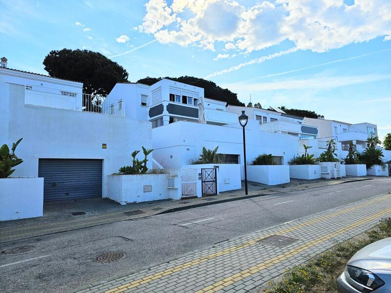 Villa Te koop in Cabopino, Málaga