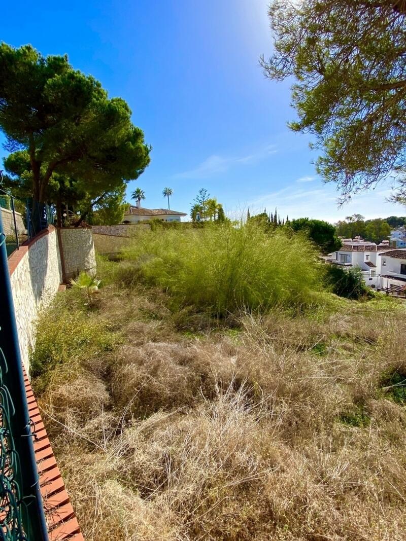 Land for sale in Calahonda, Málaga