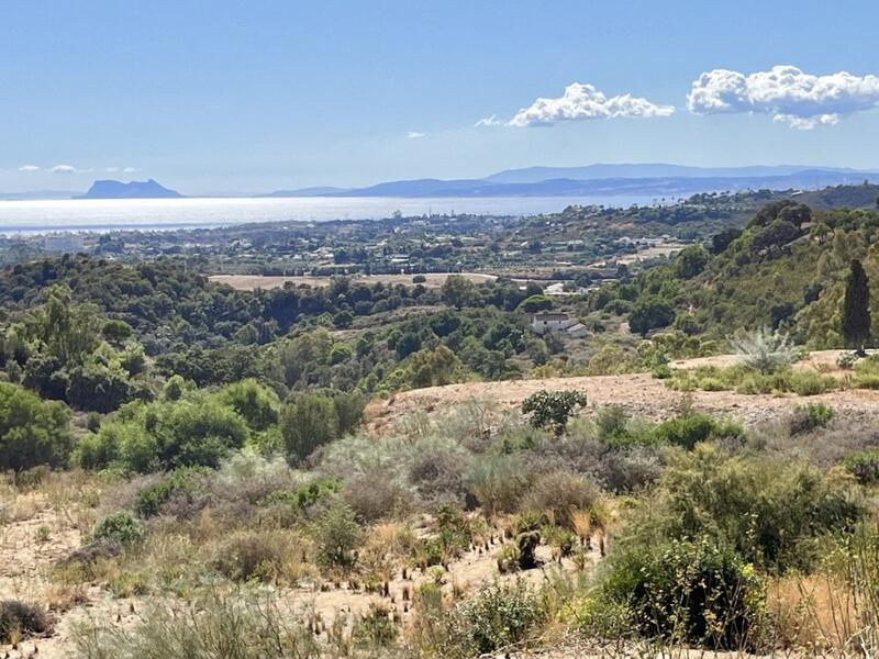 Terrain à vendre dans Estepona, Málaga