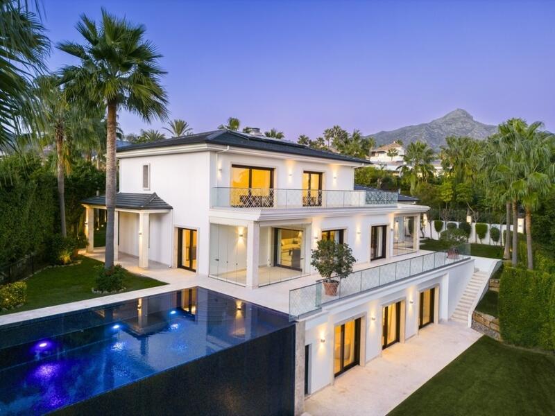 Villa for sale in Nueva Andalucia, Málaga