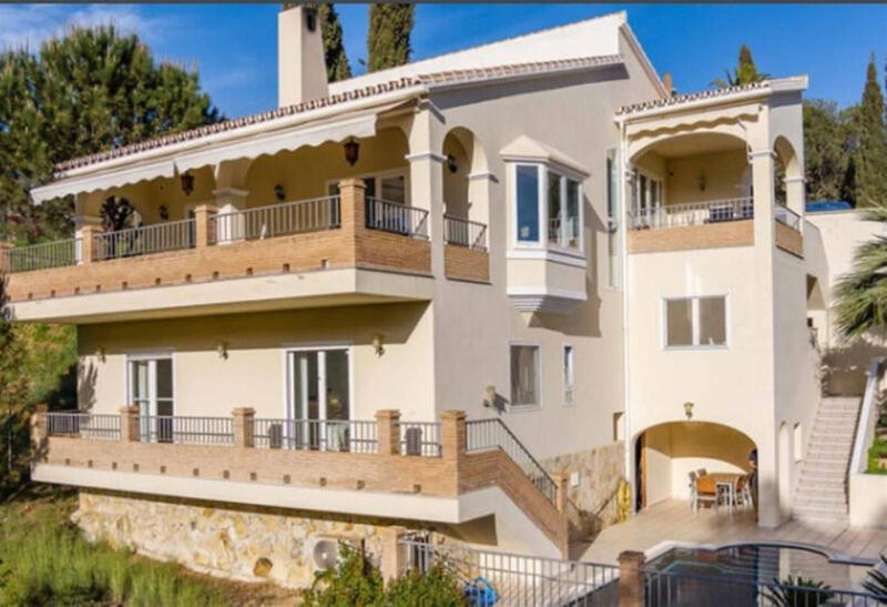 Villa til salgs i Mijas, Málaga
