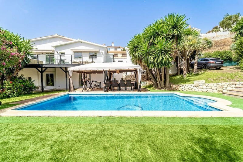 Villa til salg i Fuengirola, Málaga