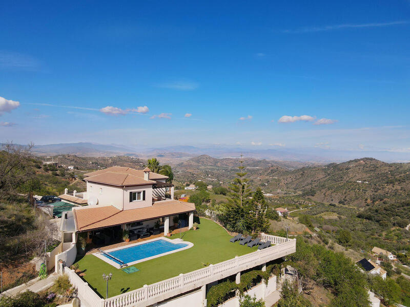 Villa for sale in Monda, Málaga