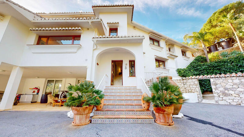 5 bedroom Villa for sale