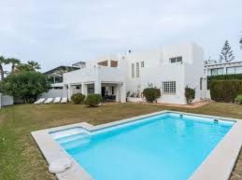 6 bedroom Villa for sale