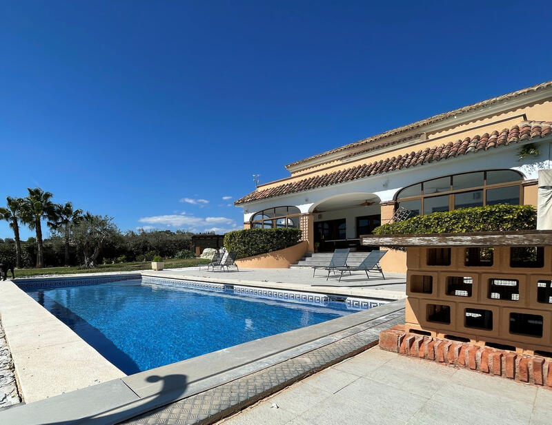 4 Cuarto Villa en venta
