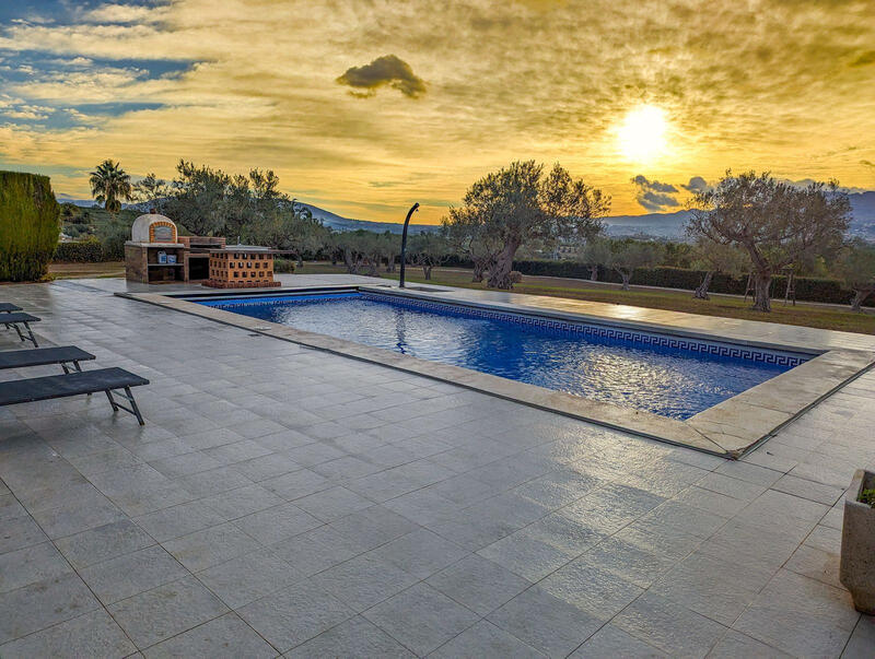 4 Cuarto Villa en venta