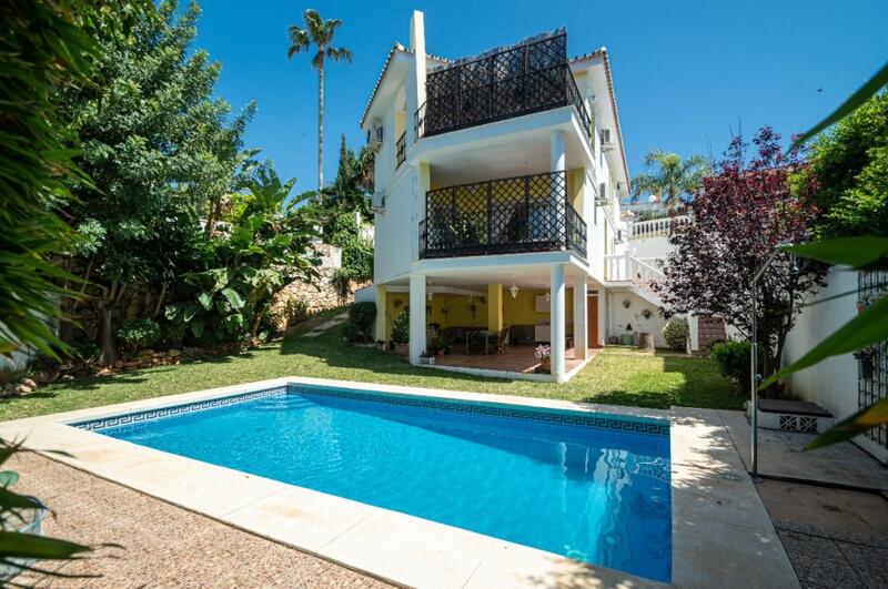 Villa en venta en Fuengirola, Málaga