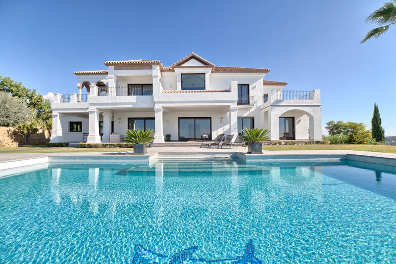 Villa for sale in Benahavis, Málaga
