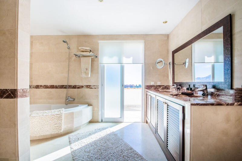6 bedroom Villa for sale