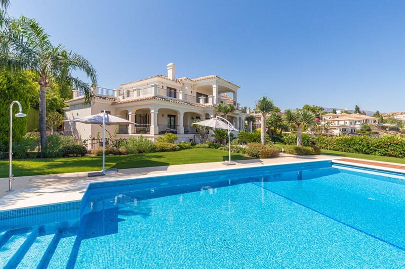Villa til salgs i El Paraiso, Málaga