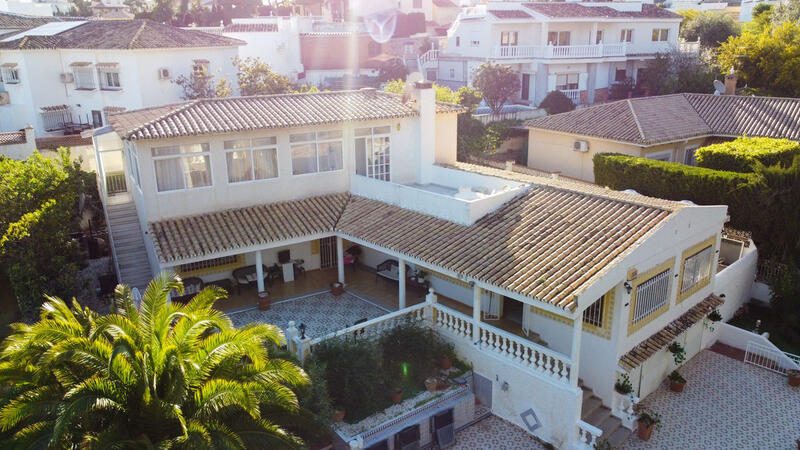 вилла продается в Arroyo de la Miel, Málaga