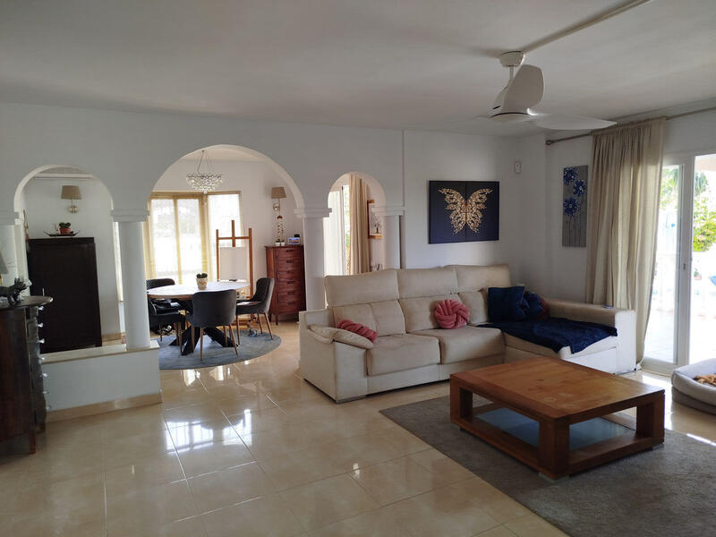 4 bedroom Villa for sale