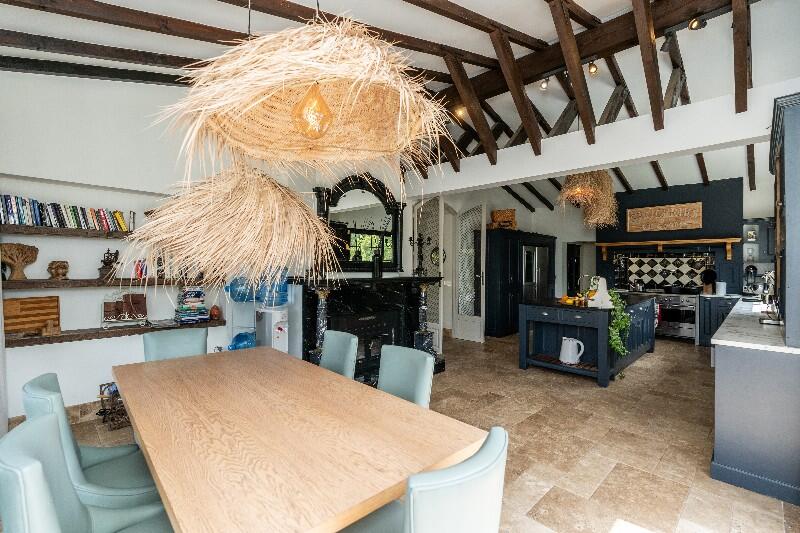 6 bedroom Villa for sale