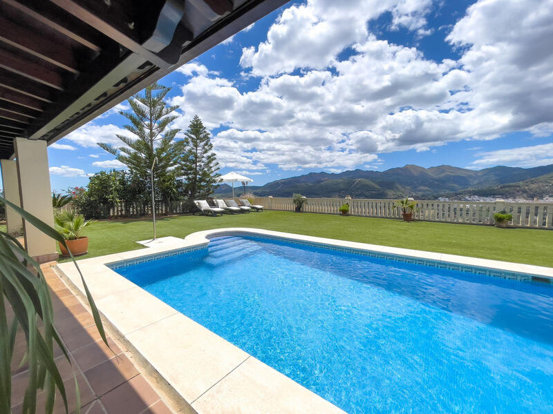 8 bedroom Villa for sale