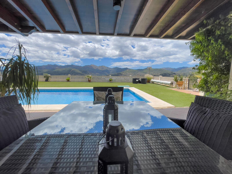 8 bedroom Villa for sale