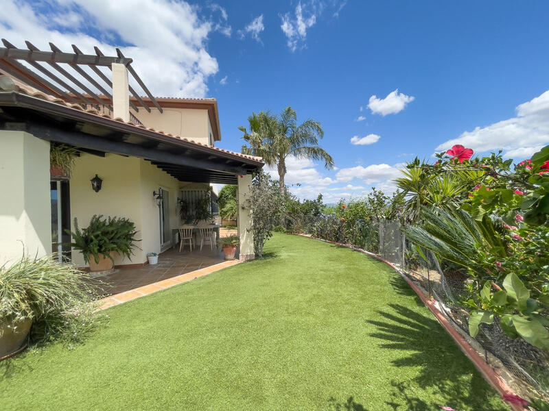 8 bedroom Villa for sale