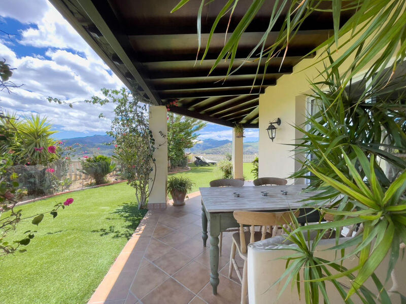 8 bedroom Villa for sale