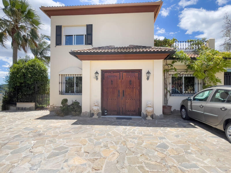 8 bedroom Villa for sale