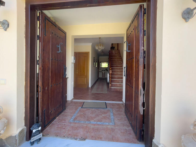 8 bedroom Villa for sale