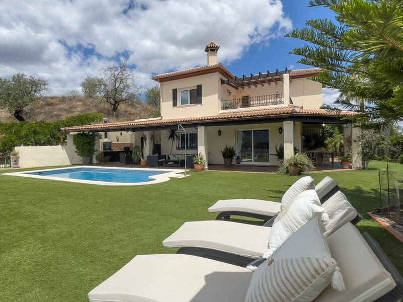 8 bedroom Villa for sale