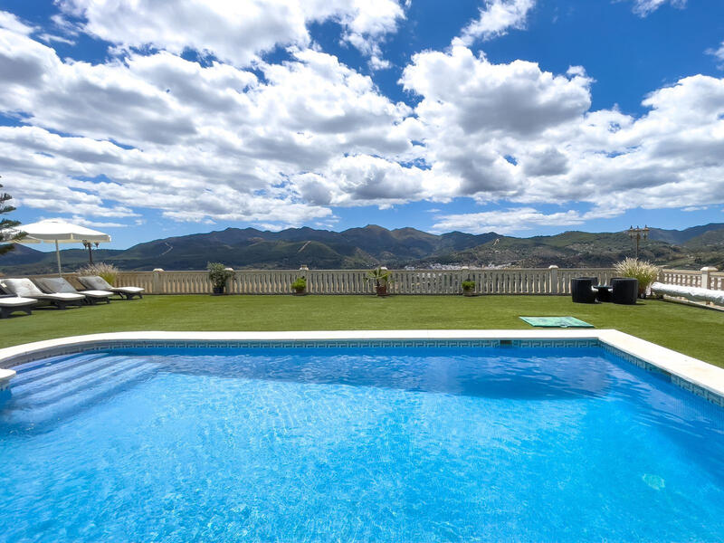 8 bedroom Villa for sale