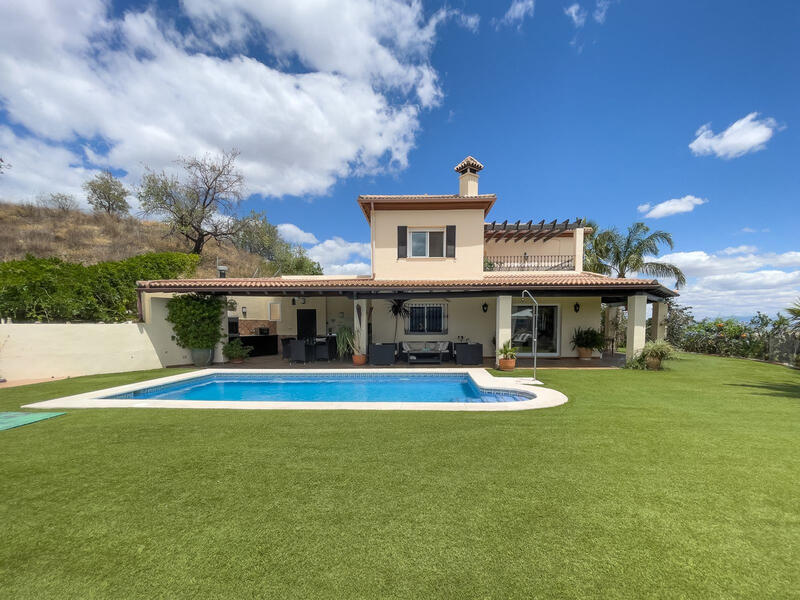 8 bedroom Villa for sale