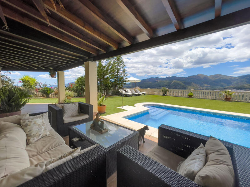 8 bedroom Villa for sale