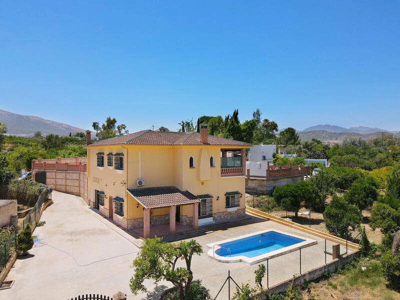 Villa til salg i Alhaurin el Grande, Málaga