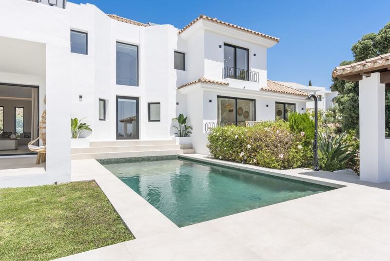 Villa til salg i El Paraiso, Málaga